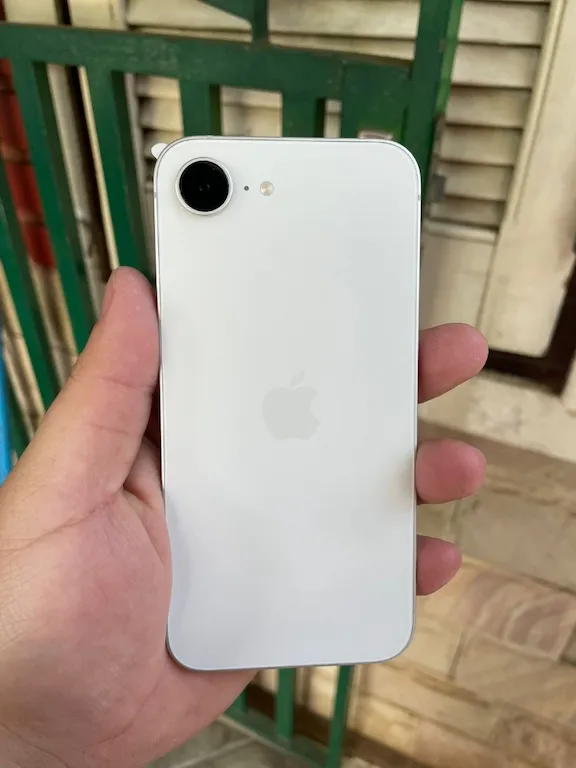 IPhone 16e de 128gb sin uso en Paraguay - 3