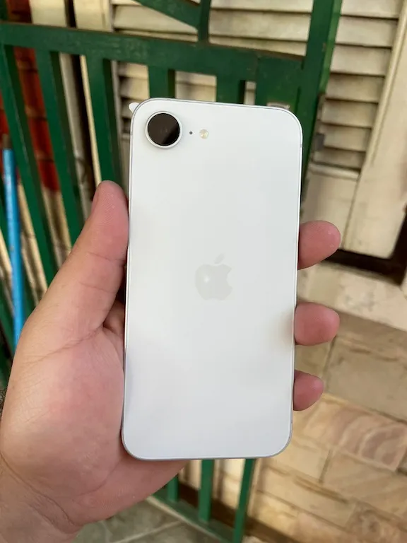 IPhone 16e de 128gb sin uso en Paraguay - 5