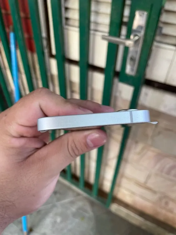 IPhone 16e de 128gb sin uso en Paraguay - 4