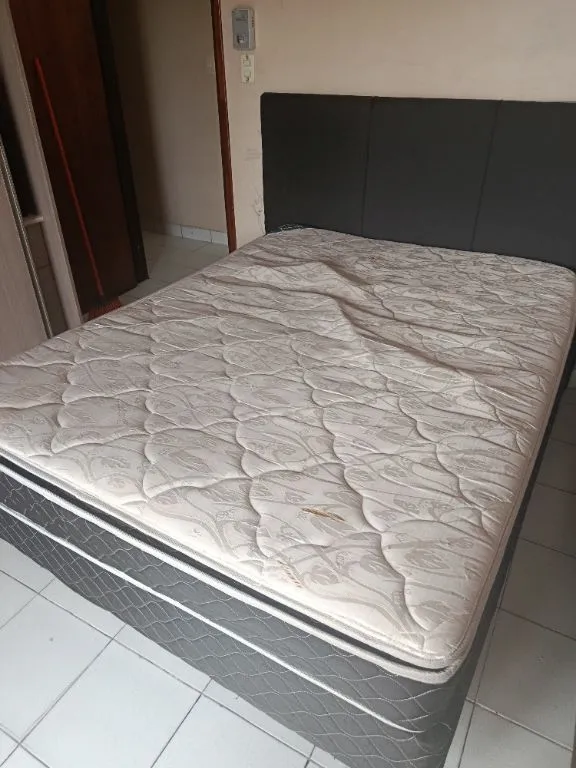Hermosa cama en buen estado !!