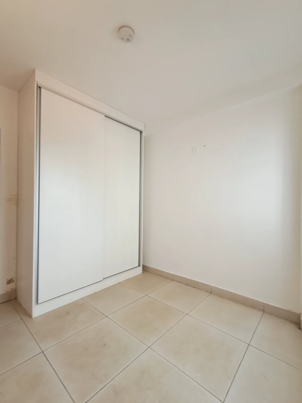 Departamento de 2 dormitorios zona IPS ingavi - 5