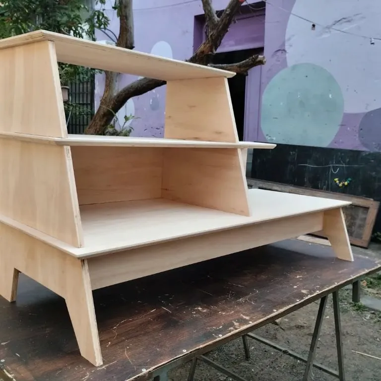 Carpintero, diseñador de mobiliarios, dibujante técnico