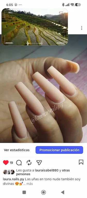 Uñas esculpidas largas tono nude