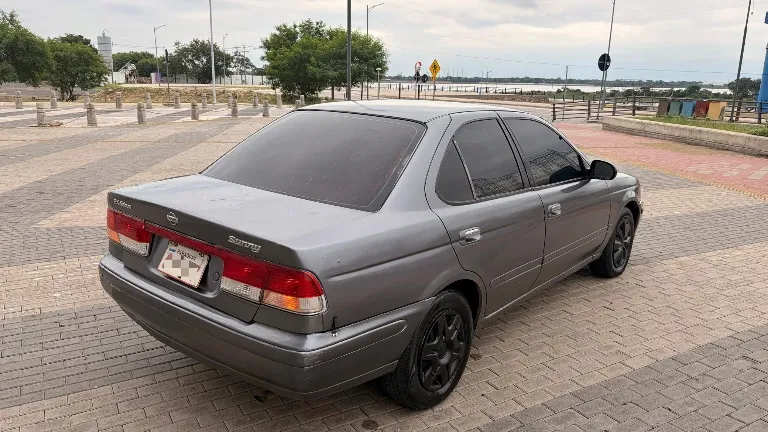 Nissan SUNNY año 2000 automático 1.5 - 1
