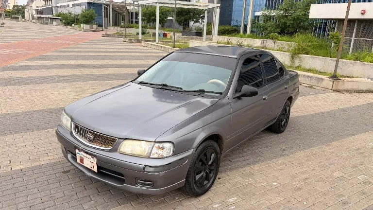 Nissan SUNNY año 2000 automático 1.5 - 2